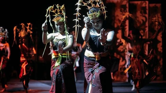 Ilustrasi Tarian dalam Upacara Adat Dayak Maanyan