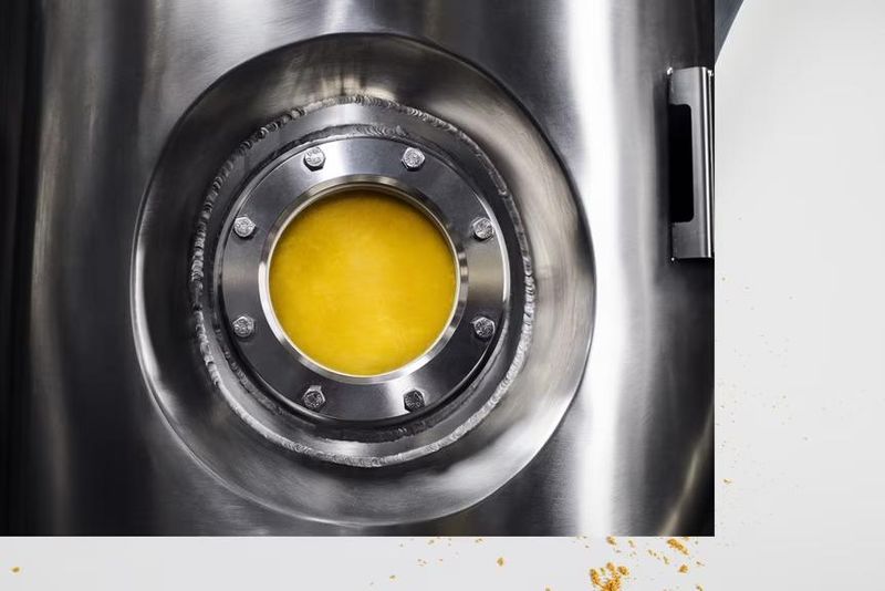 Inovatif! Urine Astronot Bakal Jadi Sumber Makanan di Luar Angkasa Proses lab dan pengujian urine astronot untuk jadi sumber makanan di masa depan.