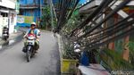 Kabel Menjuntai di Setiabudi Ancam Keselamatan Pengguna Jalan