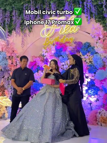 Jasa penyenggara acara ini membagikan momen ulang tahun kliennya yang menerima kado dari orang tua berupa Mobil Civic Turbo, iPhone 17 Promax, dan sertifikat usaha gym pribadi. Unggahan ulang tahun di Banjarmasin, Kalimantan Selatan ini langsung viral di media sosial.