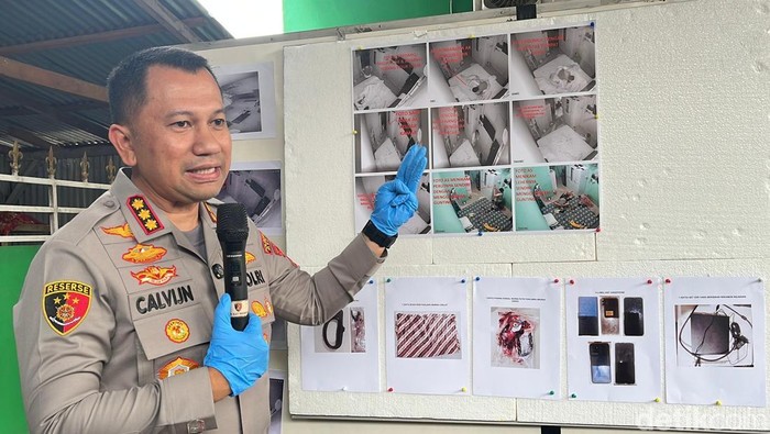 Kapolrestabes Medan Kombes Jean Calvijn saat merilis kasus penikaman. (Foto: Finta Rahyuni/detikSumut)