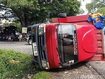 Truk Terguling di Jalur Pantura Cirebon, Satu Orang Tewas