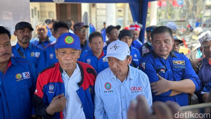 Ketua Dewan Pengupahan Jatim Unsur Buruh, Ahmad Fauzi saat ditemui di Surabaya.