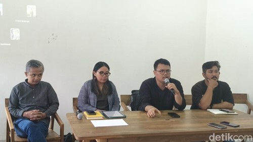 Koalisi Pergerakan Lingkungan Hidup dan Keberlanjutan Bali (Pulihkan Bali) yang berlokasi di Denpasar, Bali pada Rabu (12/11/2025). (Ni Made Lastri Karsiani Putri-detikBali)