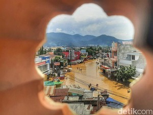 Upaya Pemkab Bandung Tangani Banjir Dayeuhkolot