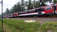 Kereta Api (KA) Bandara Yogyakarta Internasional Airport (YIA) mogok di perlintasan wilayah Kulon Progo, DIY.  Insiden ini menimpa KA 539 relasi Yogyakarta menuju YIA. KA tersebut mogok di jalur antara Stasiun Wates (WT) dan Stasiun Kedundang (KDG), tepatnya di Km 509+3/4 pada pukul 11.30 WIB.