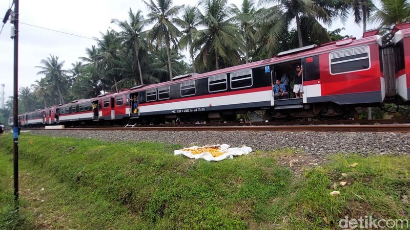 Kondisi KA Bandara YIA yang mogok di Kulon Progo, Rabu (12/11/2025).