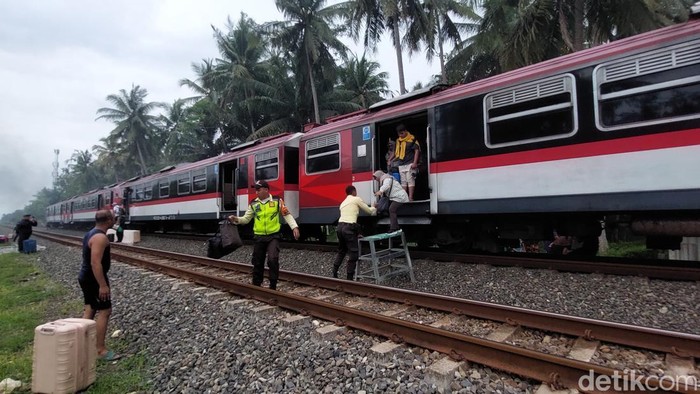 Kondisi KA Bandara YIA yang mogok di Kulon Progo, Rabu (12/11/2025).