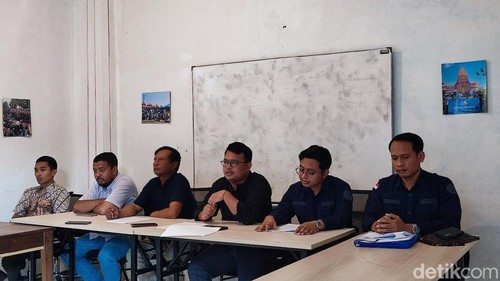 Konferensi pers Koalisi Advokasi Bali untuk Demokrasi di kantor LBH Bali, Rabu (12/11/2025).