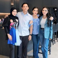 7 Gaya Krisdayanti & Ashanty di Ultah Azura, 2 Nenek Kompak Berbusana Senada