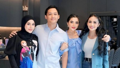 7 Gaya Krisdayanti & Ashanty di Ultah Azura, 2 Nenek Kompak Berbusana Senada