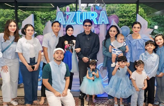 Ashanty tampil dengan braided hair yang terikat rapih. Sementara KD memilih rambut panjang bergelombang yang diikat setengah. Foto: Instagram/@ashanty_ash