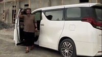 Magician Limbad memang gak sesering dulu nongol di televisi, tapi sibuk dengan urusan bisnis. Foto: Instagram @limbadindonesia
