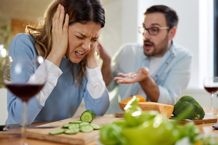 Makan siang bareng pacar. Nangis Saat Lagi Makan Siang, Wanita Ini Diberi Dessert Gratis
