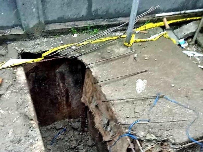 Wanita AGT (38) ditemukan tewas di septic tank setelah dilaporkan hilang. Polisi tangkap pelaku YH, buruh bangunan yang pernah bekerja di rumah korban.