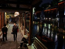 Menikmati Keindahan Malam di Kota Air Kuno Wuzhen