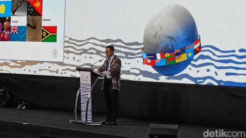 Menteri Kebudayaan Fadli Zon memberi sambutan saat pembukaan Indonesia-Pacific Cultural Synergy (IPACS) di Hotel Harper, Kupang, NTT, Rabu (12/11/2025). (Foto: Simon Selly/detikBali)