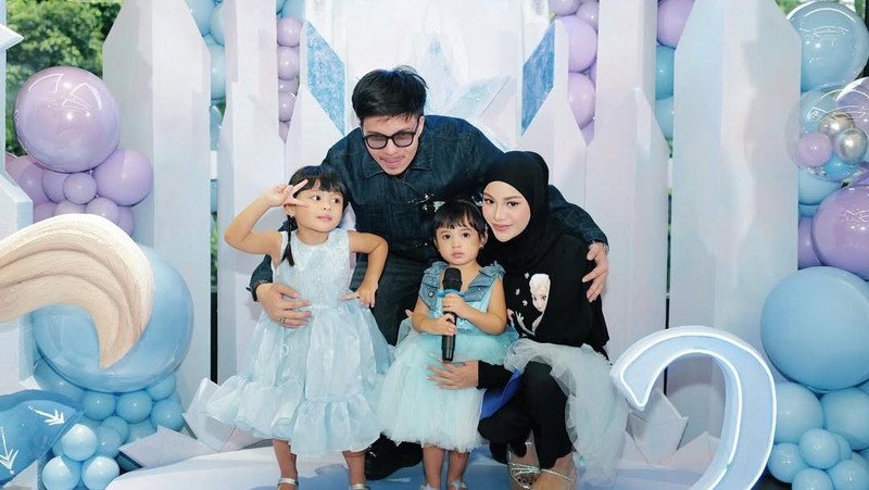 Meriahnya Ultah Azura, Atta dan Aurel Siapkan Cake ‘Frozen’