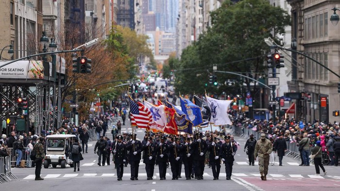 Members of the U.S. military march in the Veterans Day parade on Fifth Avenue in Manhattan, New York City, U.S., November 11, 2025. REUTERS/Kylie Cooper
