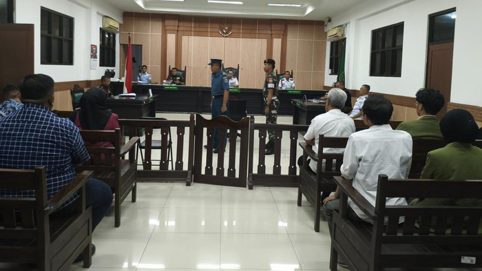 Letnan Satu Laut (K) dr. Raditya Bagus Kusuma Eka Putra terdakwa pelecehan seksual anak tiri divonis bebas