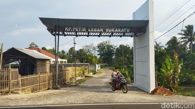 Pemerintah Kabupaten (Pemkab) Pandeglang telah menggelontorkan anggaran sebesar Rp 356 juta untuk pembangunan dua gapura di Kecamatan Majasari. (Aris Rivaldo/detikcom)