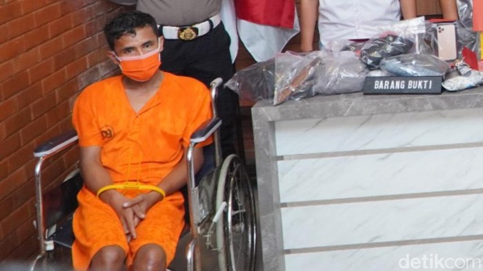 Pemuda Pasuruan lempar bondet ke rumah-rumah tetangganya