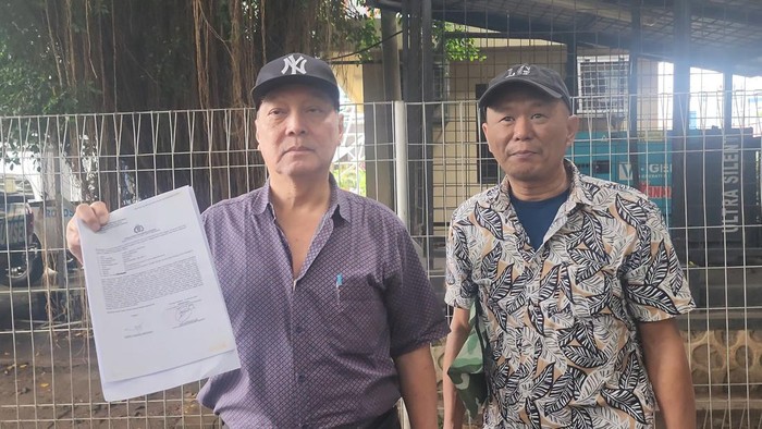 Harry saat memberikan keterangan di Polda Sumsel terkait penggelapan tongkang miliknya.