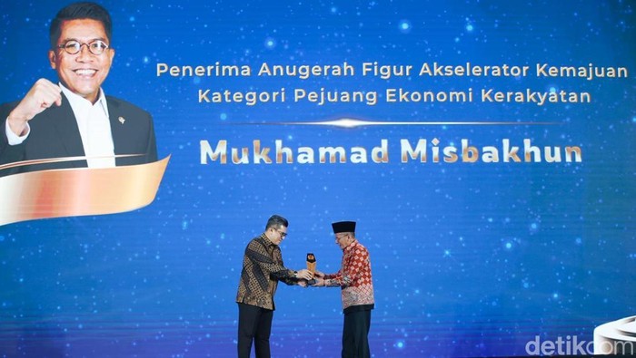 Dukung Ekonomi Rakyat, Mukhamad Misbakhun Terima detikJatim Awards