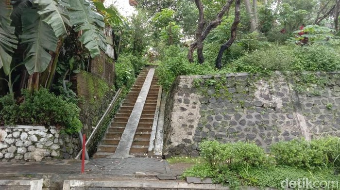Lokasi perundungan tangga menuju makam RW 9 Kelurahan Tanjungrejo, Kecamatan Sukun, Kota Malang