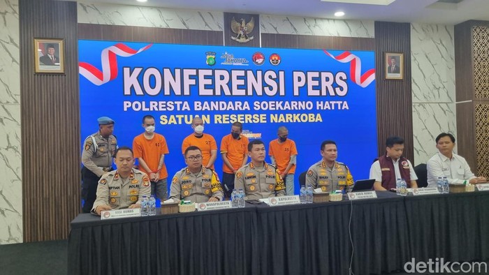 Polresta Bandara Soekarno-Hatta menggagalkan peredaran 8.500 cartridge vape berisi zat berbahaya etomidate yang nilainya mencapai Rp 42,5 miliar. (Taufiq S/detikcom)