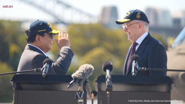Presiden Prabowo dan PM Australia Albenese saat konferensi pers usai pertemuan bilateral di Kapal HMAS Canberra, Sidney, Australia, Rabu (12/11/2025).