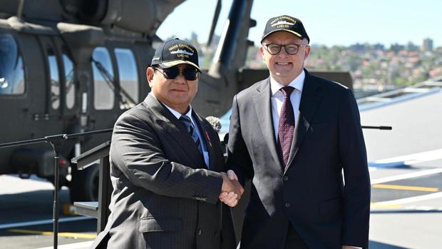 Presiden Prabowo didampingi PM Australia Anthony Albanese meninjau kapal HMAS Canberra milik AL Australia, Rabu (12/11/2025).