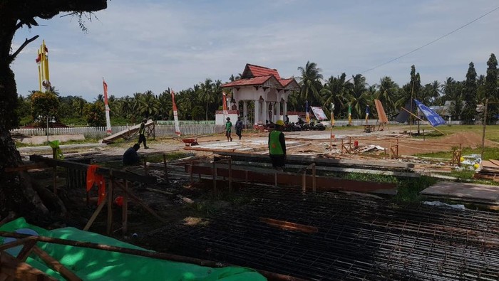 Proyek perkuatan tebing di kawasan Makam Pahlawan Mempawah diduga tak sesuai spesifikasi.