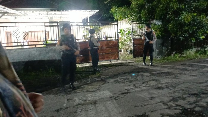 Rumah kerabat Sugiri Sancoko yang digeledah KPK