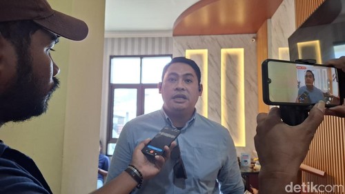 Salah satu kuasa hukum keluarga Prada Lucky, Andi Alamsyah, saat diwawancarai di Pengadilan Militer III-15 Kupang, NTT, Rabu (12/11/2025).