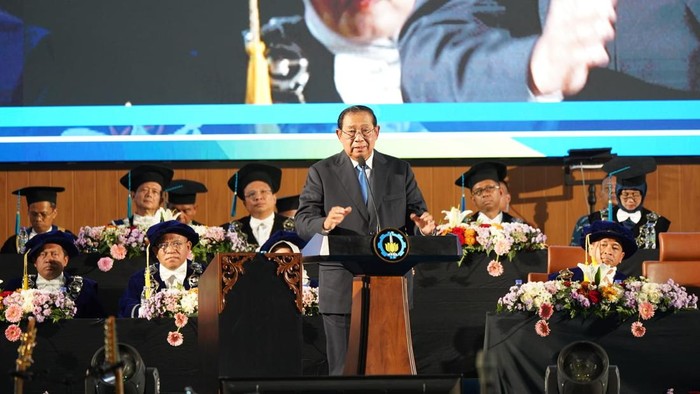 SBY saat orasi ilmiah di ITS