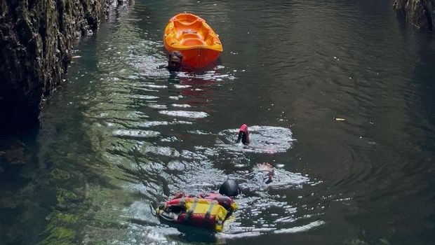 Sensasi berenang di antara tebing tinggi di Gua Gumantung, Pulau Maratua, Berau, Kaltim (Istimewa)