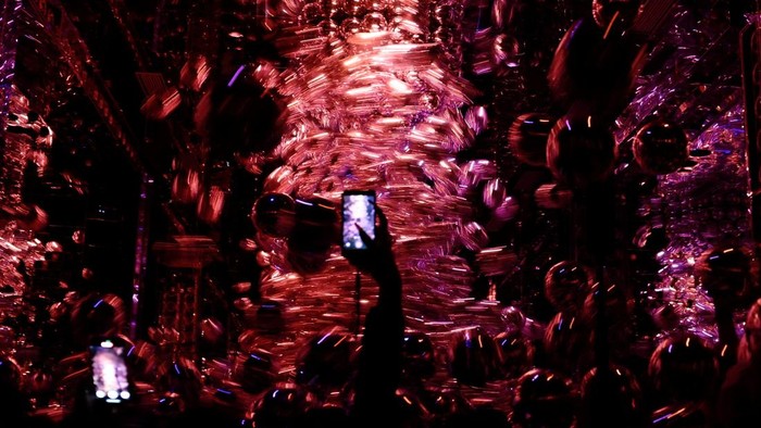 Visitors watch digital artwork at teamLab Biovortex in Kyoto, Japan, November 9, 2025. REUTERS/Kim Kyung-Hoon