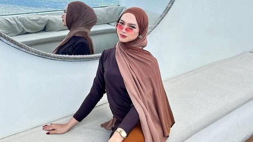 Sister Hong Lombok viral bernama ‎Deni berasal dari Praya Timur, Lombok Tengah, dan akrab disapa Dea Lipa. Foto: (Facebook @Diana_Arkayanti)