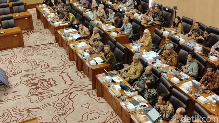 SKK Migas rapat dengan Komisi XII