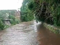 Sungai Ancar di Mataram Meluap, Air Setinggi Jembatan hingga Banjiri Rumah Warga