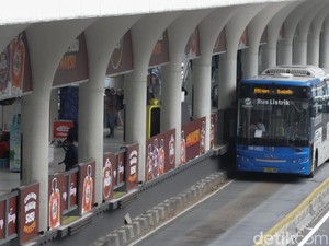 Warga Hadiri Perayaan Malam Tahun Baru di Jakarta Diimbau Naik Transum