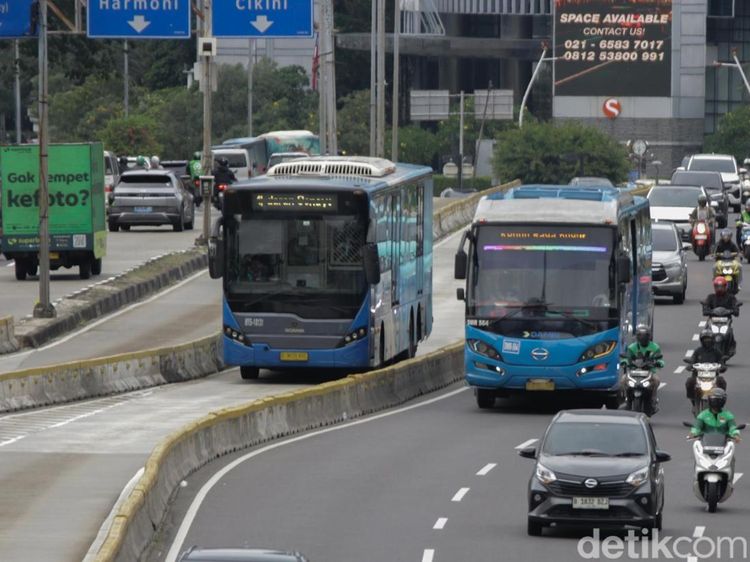 Tarik Ulur Kenaikan Tarif Transjakarta