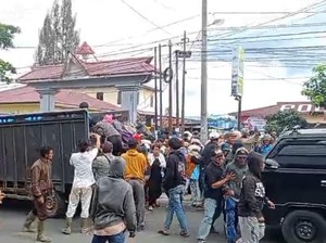 10 Polisi Terluka Dilempari Massa Pakai Batu-Botol di Polres Dairi