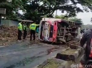 Truk Tebu Terguling di Jalan Raya Malang-Surabaya, Lalin Macet