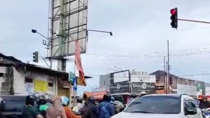Uji coba aktivasi APIL di Simpang Duren, Ciputat, Rabu (12/11/2025).