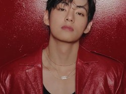 Gantengnya V BTS Jadi Global Ambassador Cushion Viral TIRTIR, Pamer Otot