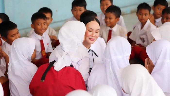 Li Claudia Ajak Warga Bergotong Royong Dukung Pendidikan Layak bagi Anak Batam