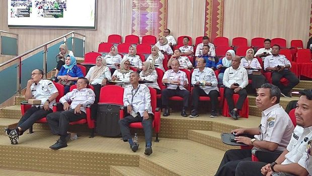 Wakil Wali Kota Kendari Sudirman memimpin langsung rapat koordinasi membahas kesiapan titik pantau dan strategi lintas sektor.