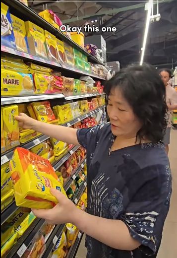 Wow! Orang Korea Penuhi 50 Kg Kopernya dengan Kopi dan Minuman Kemasan Malaysia